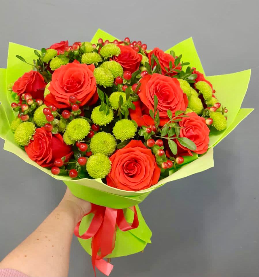 Букет цветов из: Хризантемы и Розы в Мирном Архангельской области