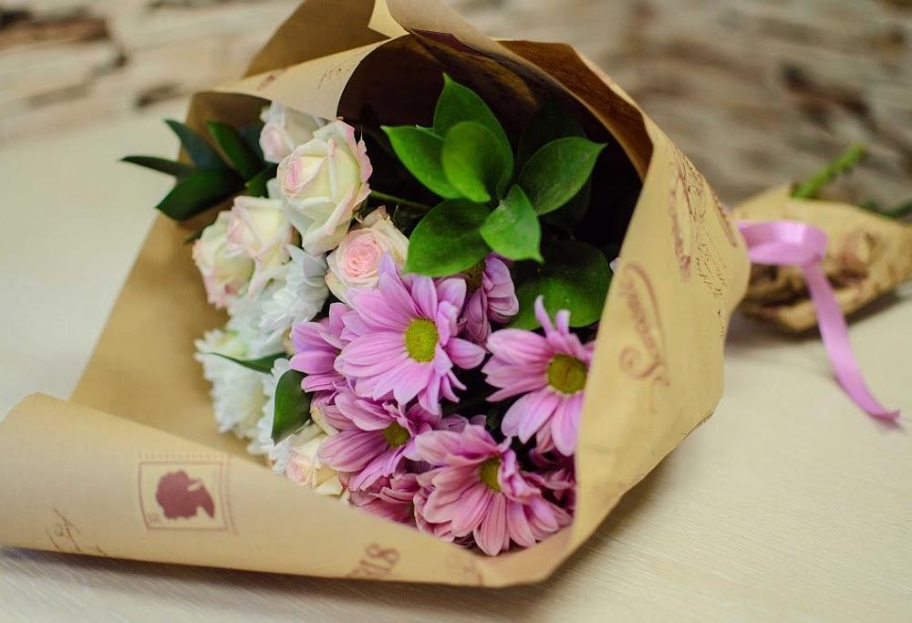 Букет цветов из: Розы и Хризантемы в Мирном Архангельской области