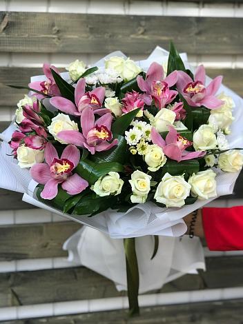 Букет цветов из: Розы и Хризантемы в Мирном Архангельской области