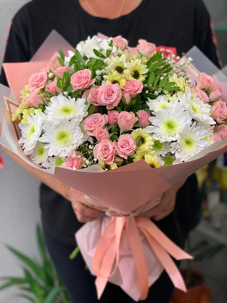 Букет цветов из: Розы и Хризантемы в Мирном Архангельской области