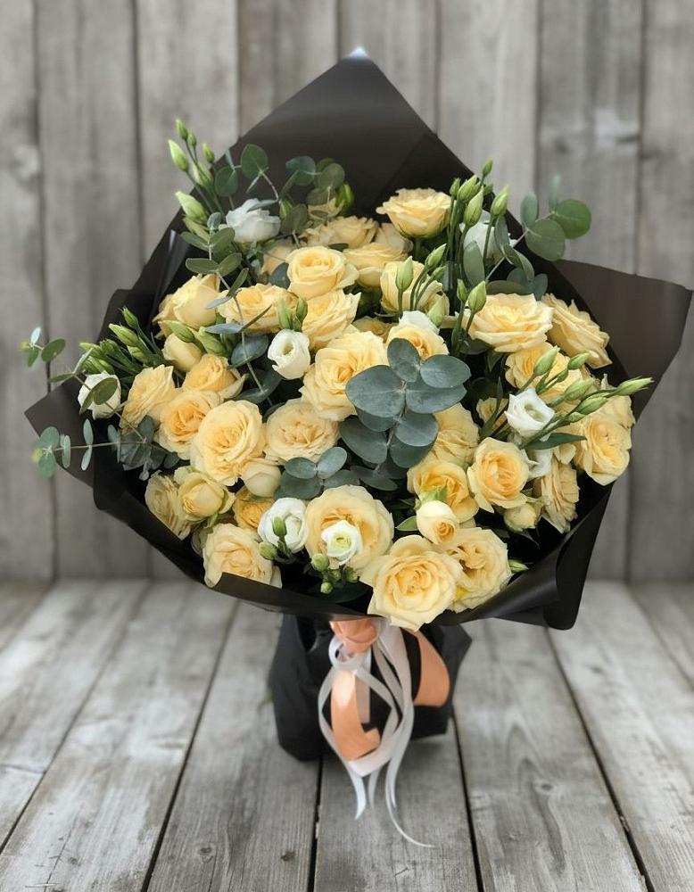 Букет цветов из: Розы и Лизиантусы в Мирном Архангельской области