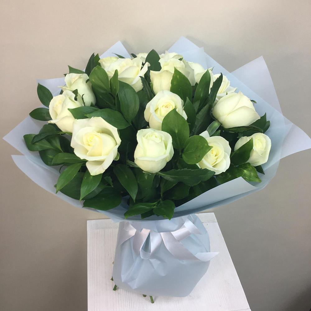 Букет 15 Белых роз Проуд в Мирном Архангельской области
