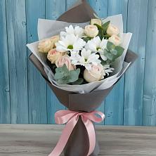 Букет цветов из:  Хризантемы и Розы в Мирном Архангельской области