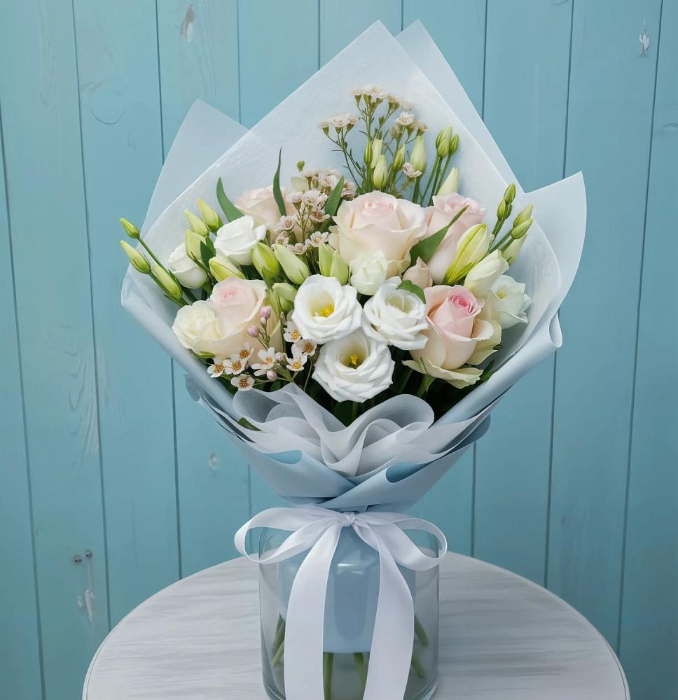 Букет цветов из: Розы и Лизиантусы в Мирном Архангельской области