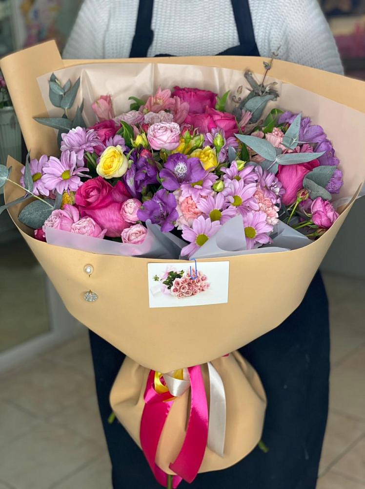 Букет цветов из: Хризантемы, Гвоздики и Альстромерии в Мирном Архангельской области