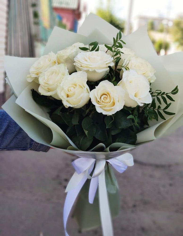 Букет Белые розы Проуд в Мирном Архангельской области