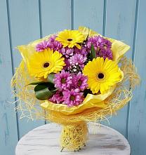 Букет цветов из:  Хризантемы и Герберы в Мирном Архангельской области