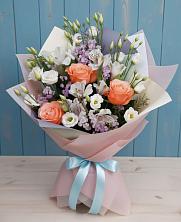 Букет цветов из:  Лизиантусы, Розы, Альстромерии и Гипсофила в Мирном Архангельской области