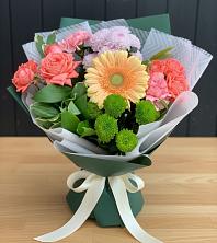 Букет цветов из:  Гвоздики, Розы, Герберы и Хризантемы в Мирном Архангельской области