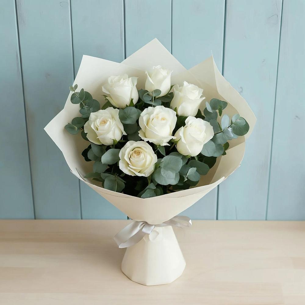 Букет Белые розы в Эвкалипте в Мирном Архангельской области