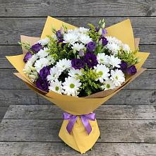 Букет цветов из:  Ирисы, Хризантемы и Ромашки в Мирном Архангельской области