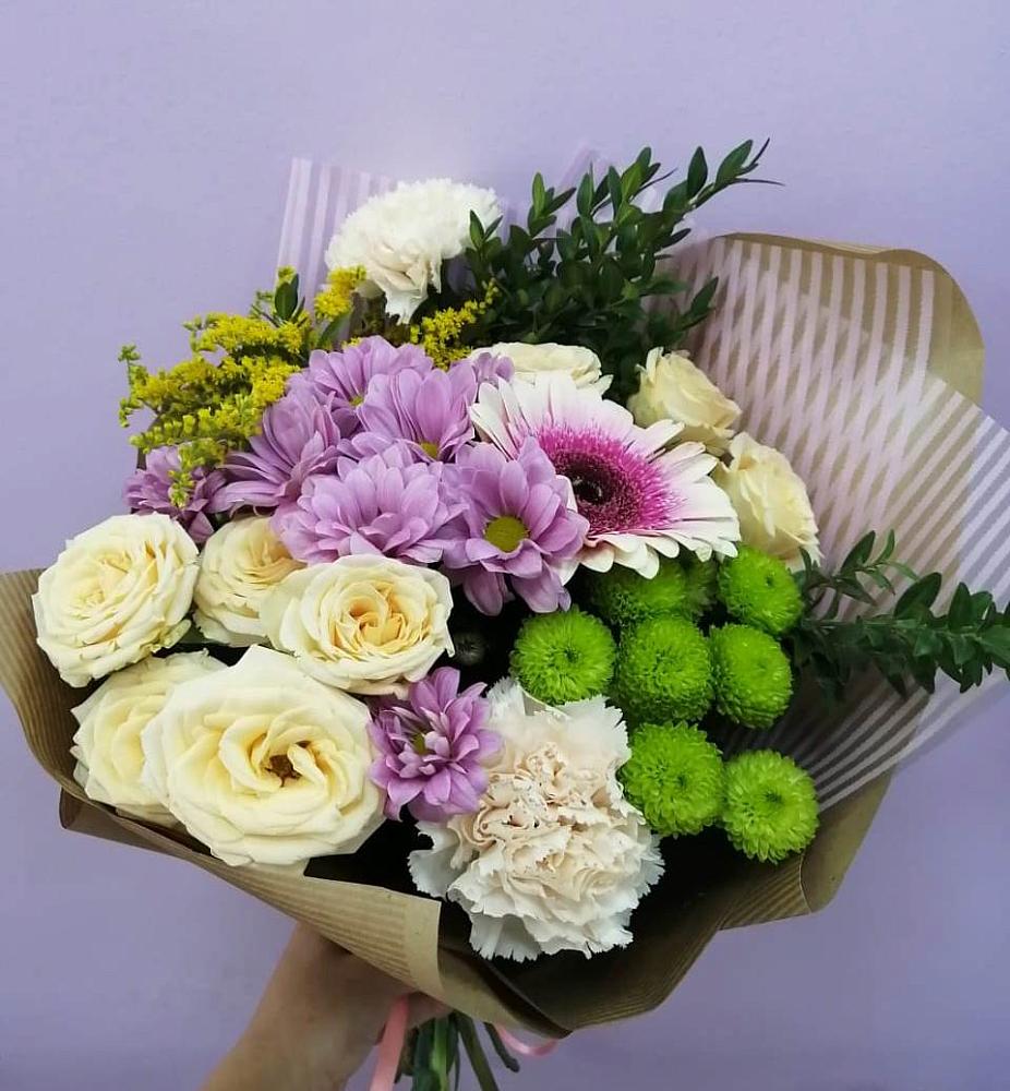 Букет цветов из: Хризантемы, Розы, Гвоздики и Герберы в Мирном Архангельской области