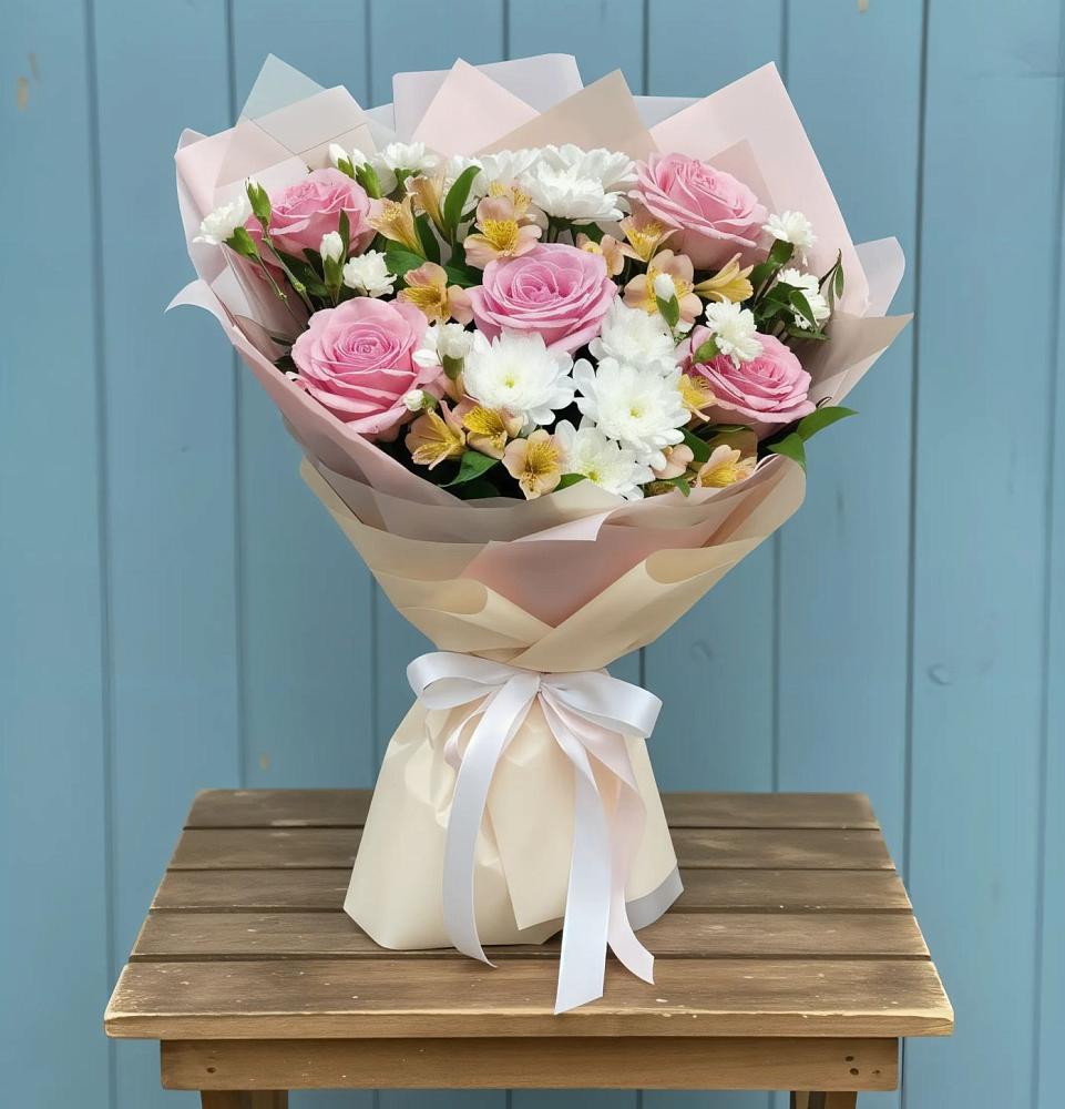 Букет цветов из: Гвоздики, Орхидеи и Розы в Мирном Архангельской области