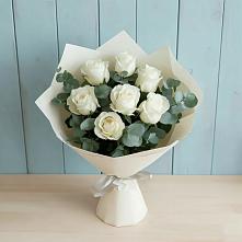 Букет Белые розы в Эвкалипте в Мирном Архангельской области