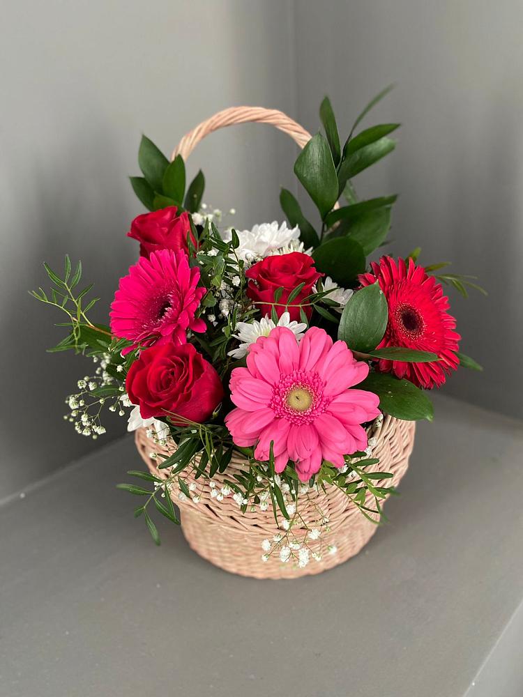 Цветочная композиция из Розы, Хризантемы и Герберы в корзине в Мирном Архангельской области