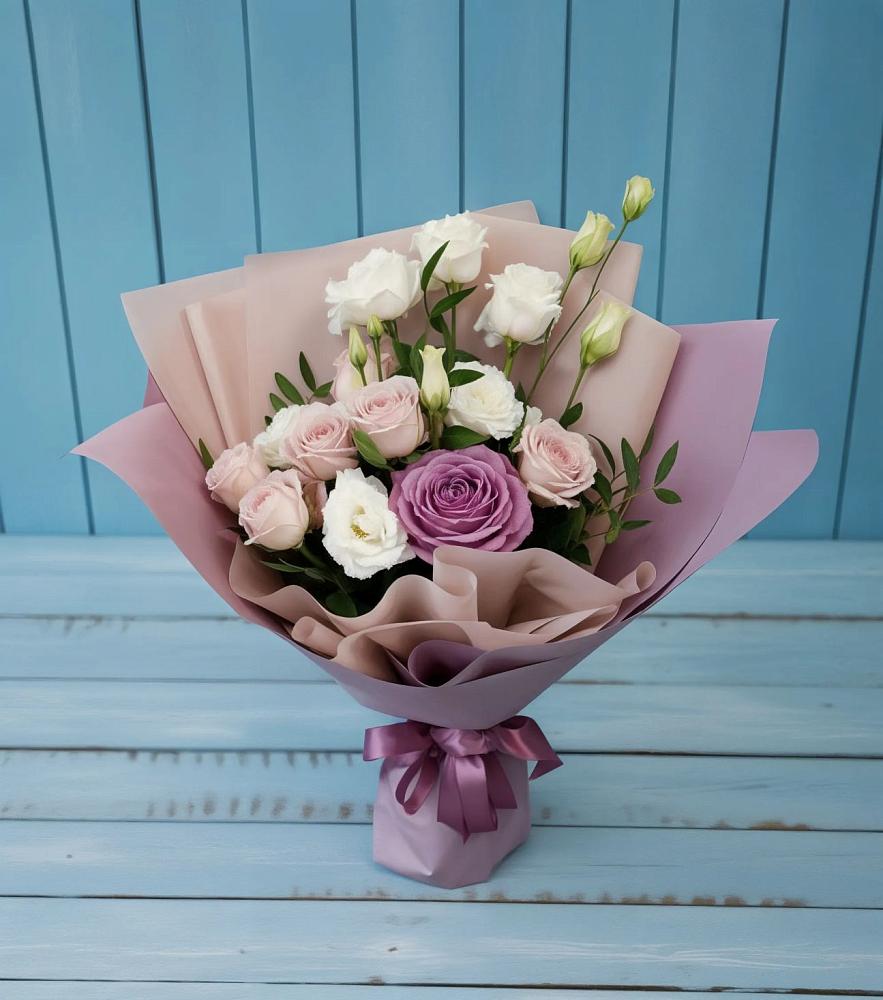 Букет цветов из: Розы и Лизиантусы в Мирном Архангельской области